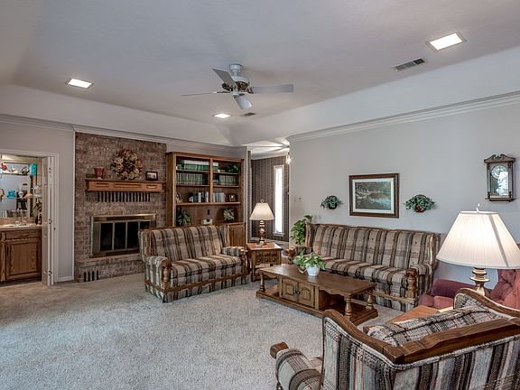 4th image of 9200 Timber Knoll Dr