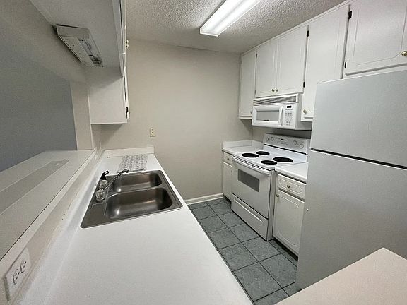 4th image of 112 Candle Brook Dr