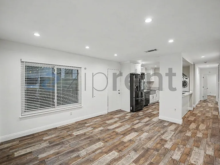 1231 W 87th St — Photo 5
