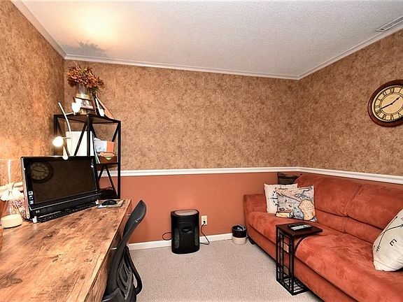 4th image of 17563 Fairlawn Dr