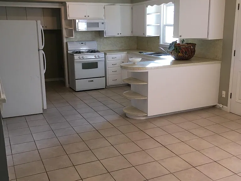 2119 S Ventura Ave — Photo 3