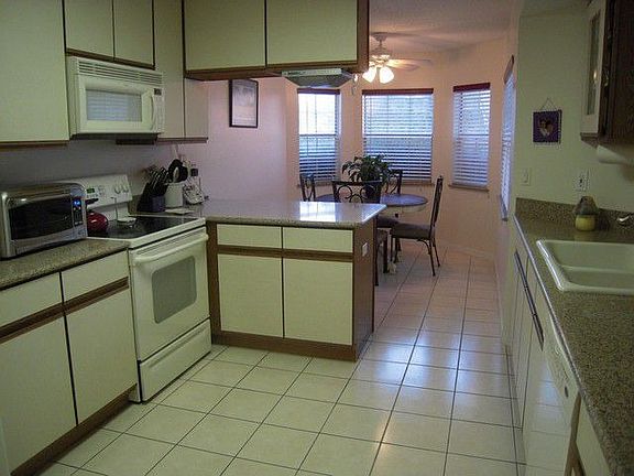 Kitchen with Breakfast Area