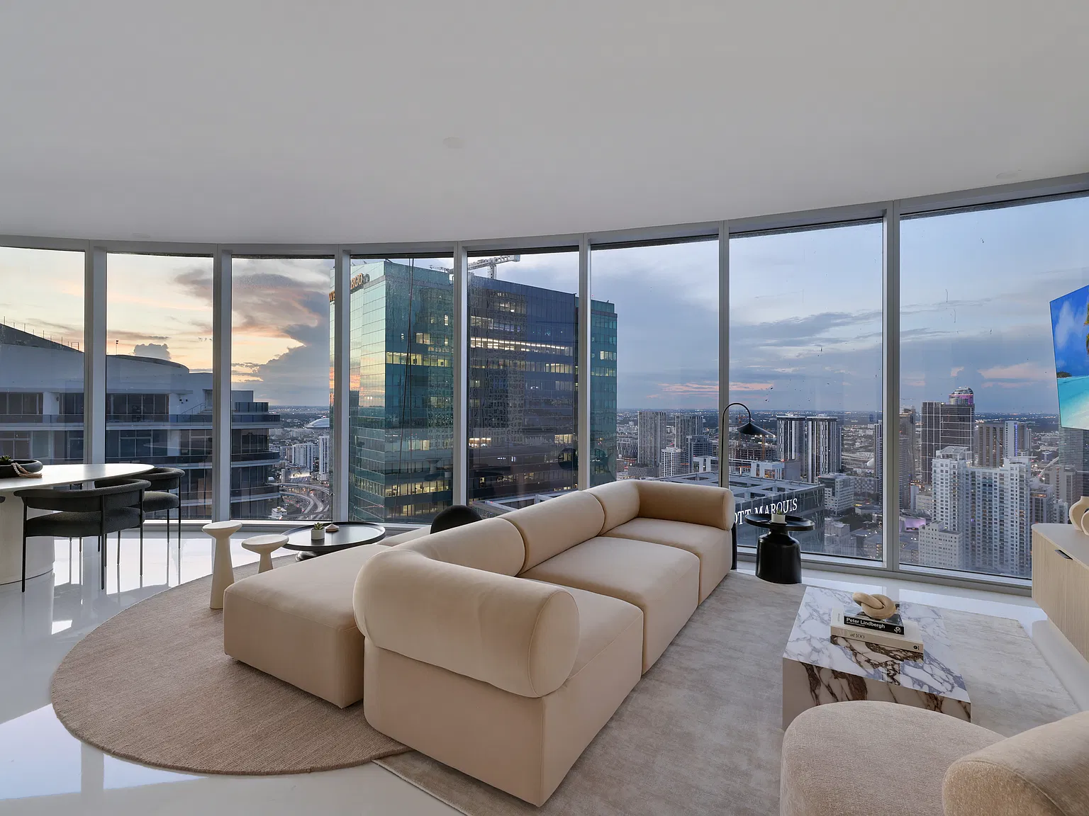 1 bed, 1.5 bath, 976 sqft, $6,995 — Photo 1