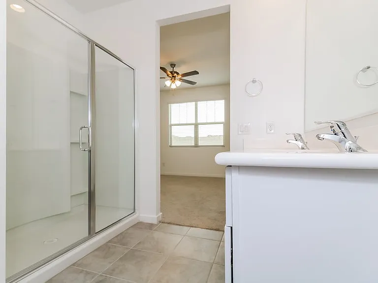 4904 S 107th Ln — Photo 10