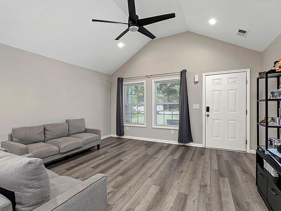 3rd image of 30 Milton Rd