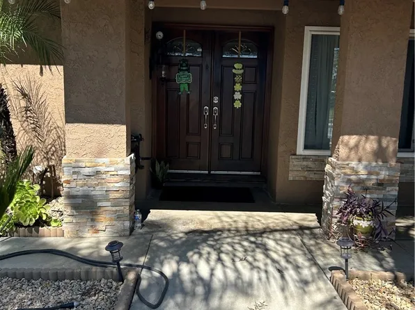750 W Winchester Dr, Rialto, CA 92376