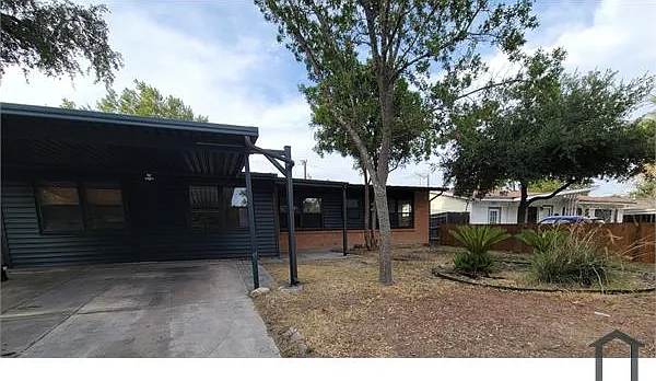 211 Gilbert Ln
