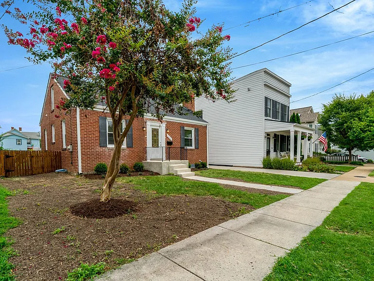 510 E Windsor Ave — Photo 17