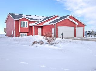 6200 Tiffany Dr, Bismarck, ND 58504