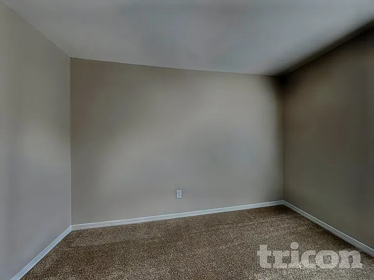 804 Elmwood St — Photo 11