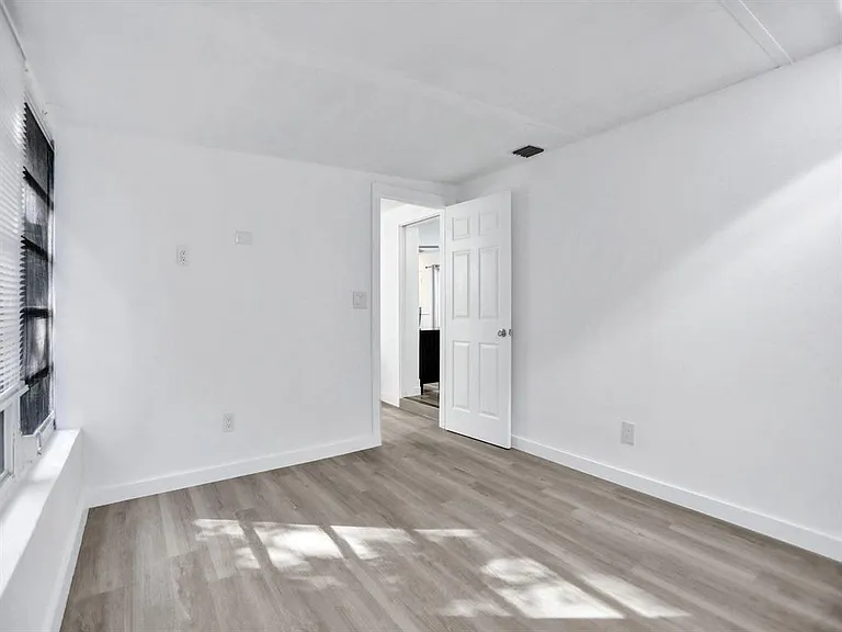708 NE 24th Ave — Photo 20