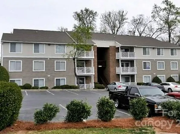 9531 University Terrace Dr, Charlotte, NC 28262