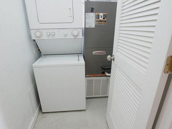 4th image of 626 S 19th St APT 7