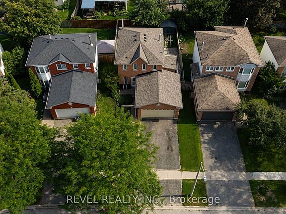 2nd image of 7 Penton Dr