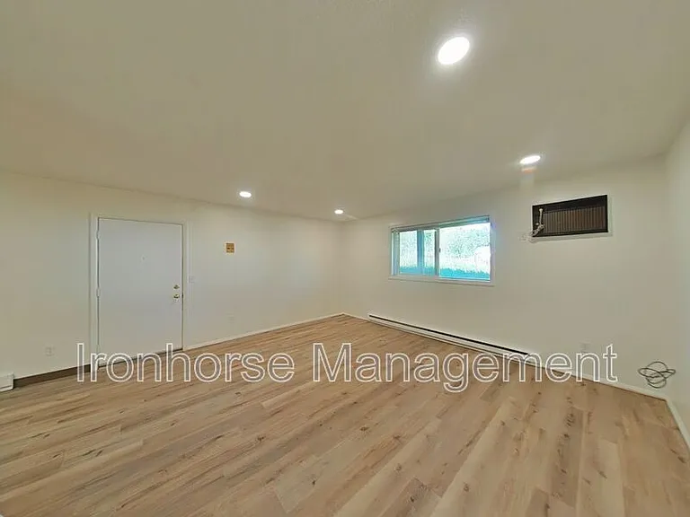 809 W Villard St #44 — Photo 5