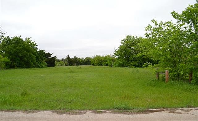 2nd image of 1229 Willow Run Rd