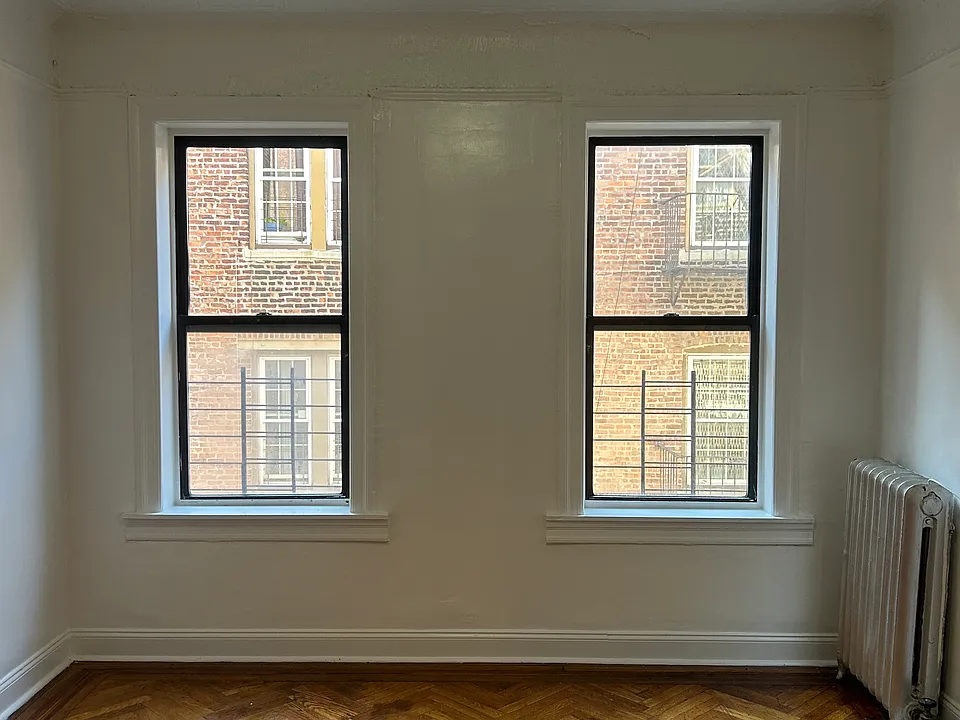 64 W 192nd St