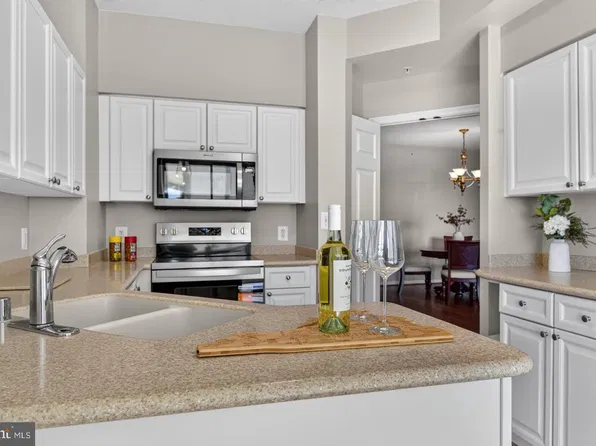 19355 Cypress Ridge Ter Unit 307, Leesburg, VA 20176