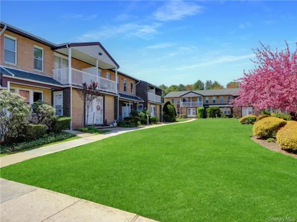 115 Artist Lake Dr, Middle Island, NY 11953