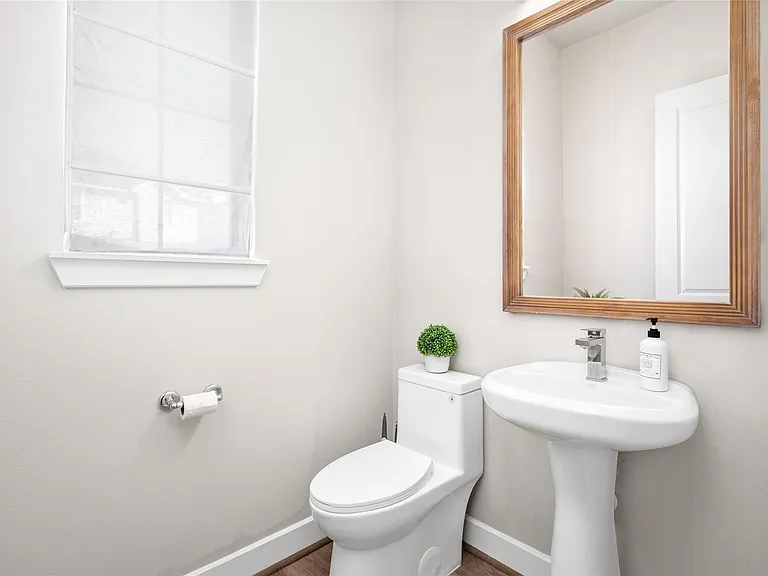 2110 Stuart St — Photo 23