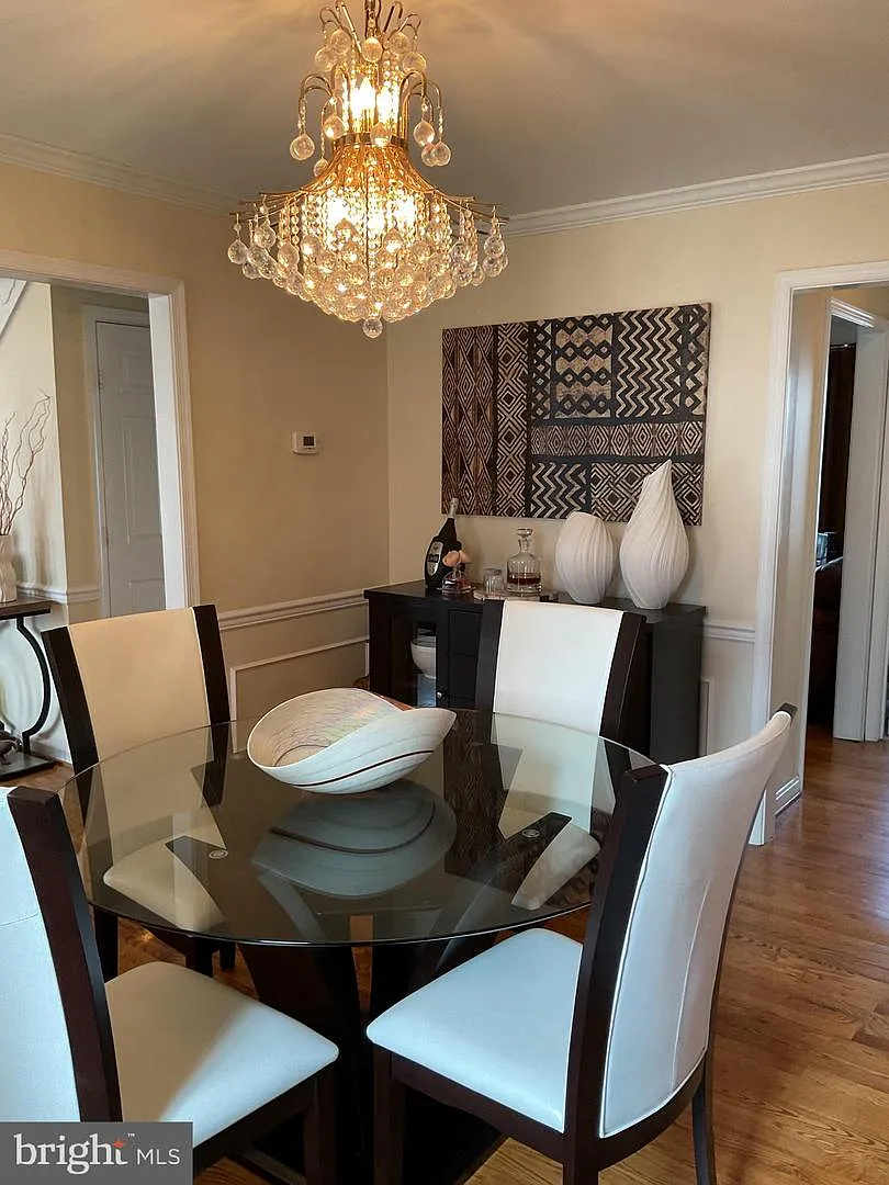6 bed, 3.5 bath, 2716 sqft, $4,675 — Photo 3
