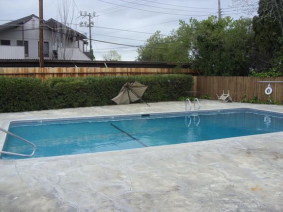 3rd image of 5009 Bremner Way Unit 3