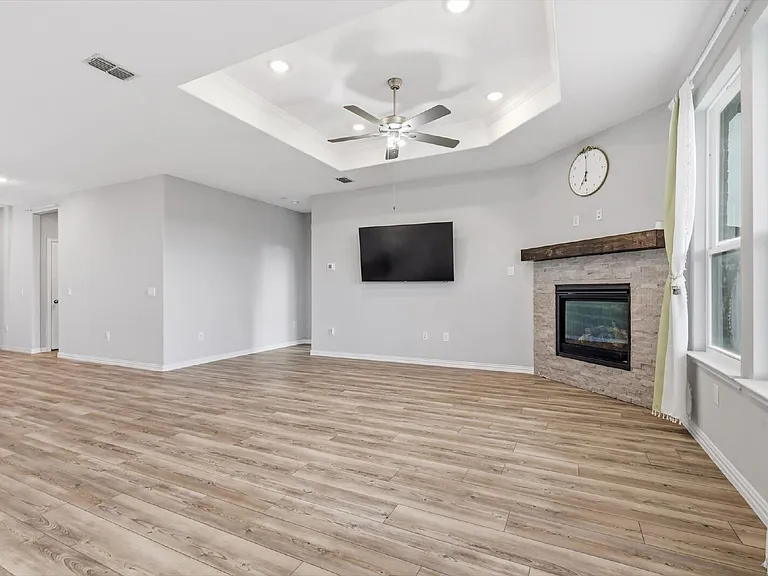 817 Adelyn St — Photo 14