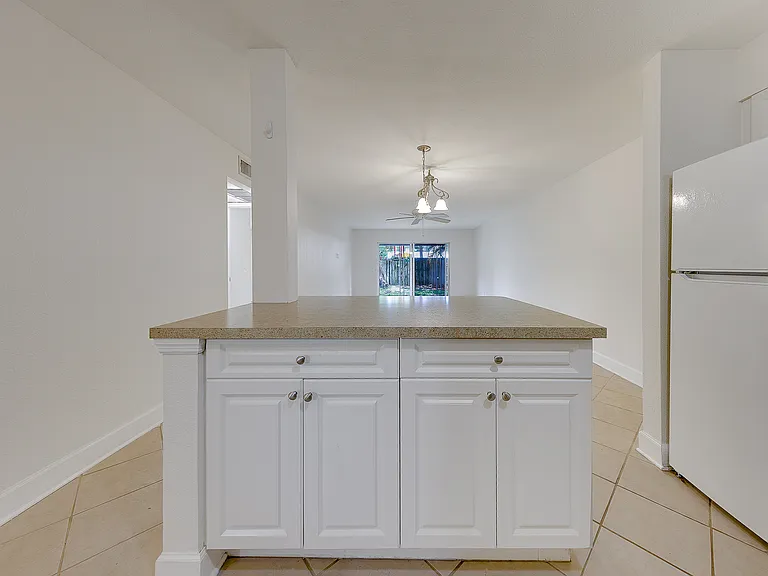 521 S Matanzas Ave — Photo 11