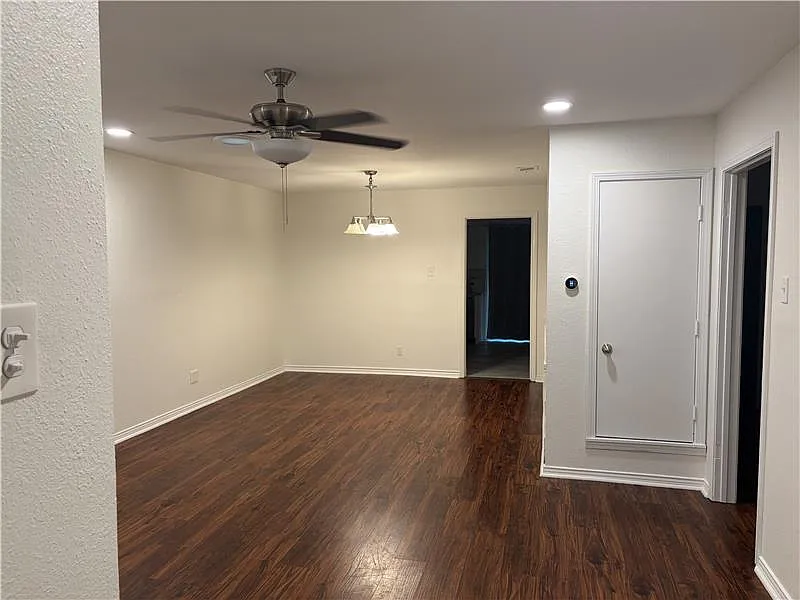2 bed, 1300 sqft, $2,100 — Photo 3