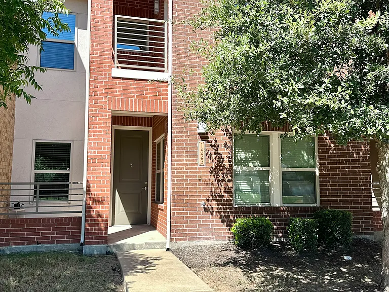1523 Fiji St — Photo 13