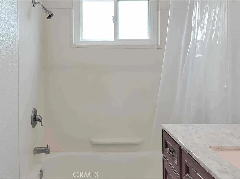 1724 Crofton Ln — Photo 11