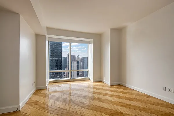 Rented by Luxury Property Group | media 11