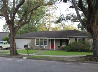 517 W Adoue St, Alvin, TX 77511