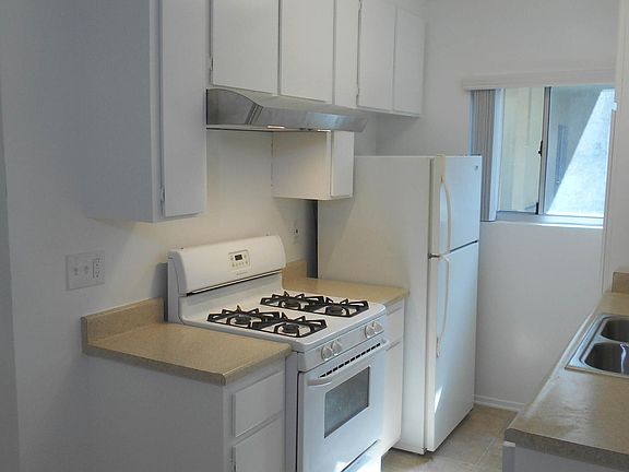208 KITCHEN