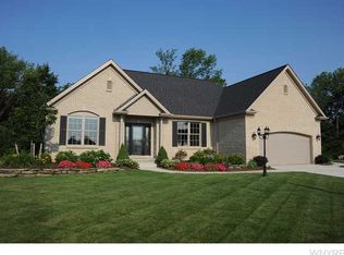 48 Nicholas Ln, Lancaster, NY