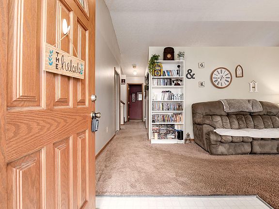 5th image of 436 Oak Meadow Dr