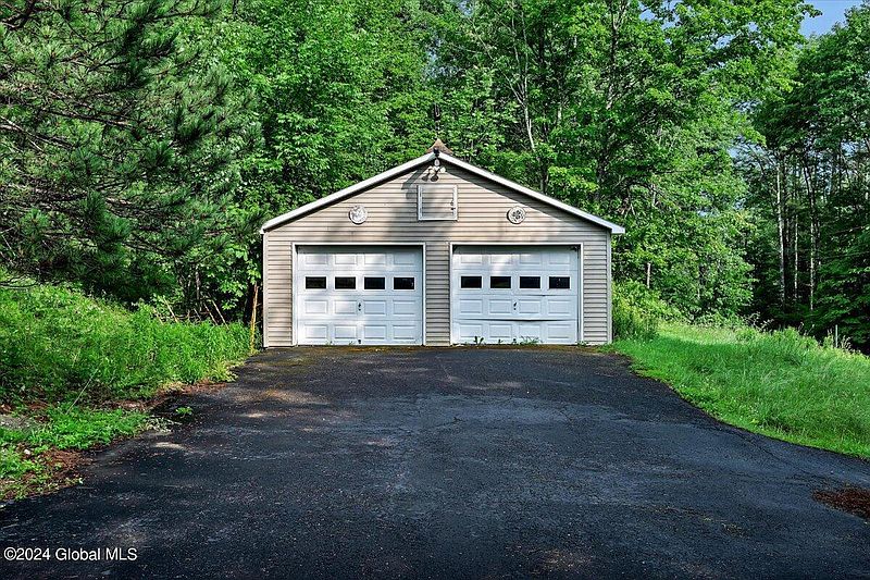 2nd image of 334 Cole Hollow Road