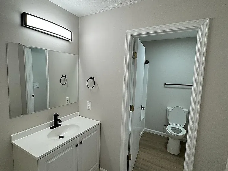 Elm Point Apartments — Photo 6