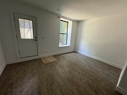 Rented by Delmark Realty LLC | media 33