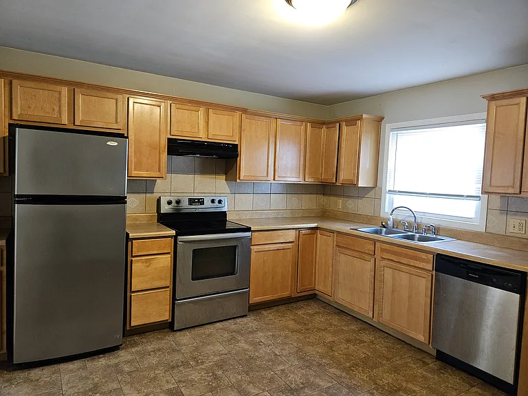 1015 S 38th Ave #6 — Photo 2