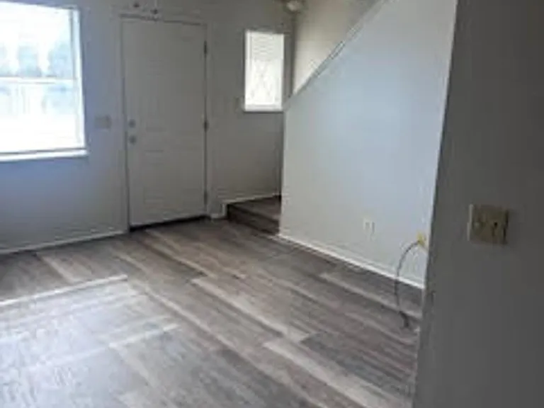 1516 Kraft Ave — Photo 5