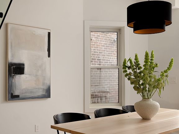 5th image of 251 Crawford St