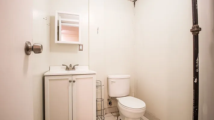 Rented by Nooklyn NYC LLC | media 45