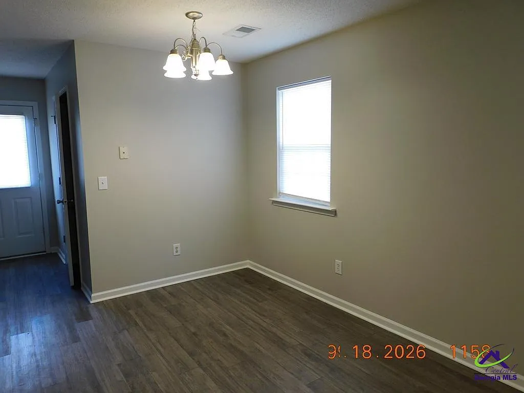 3 bed, 2.0 bath, 1185 sqft, $1,450 — Photo 4