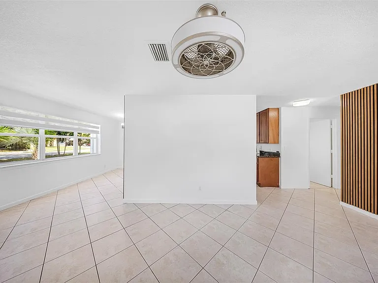 5921 NE 1st Ave — Photo 11