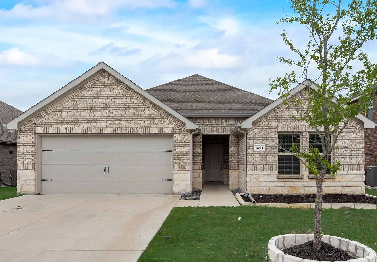 4 bed, 2.0 bath, 1794 sqft, $1,950 — Photo 2