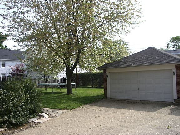 5th image of 612 College Hwy