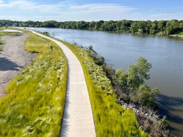 800 E Papermill Run #101/2, Kimberly, WI 54136