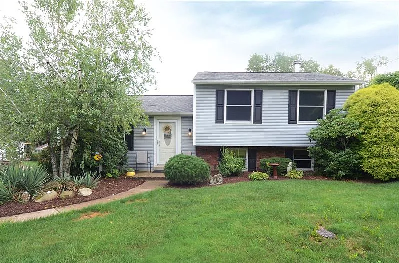 22 Robin Hill Dr photo 1
