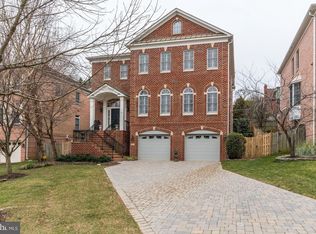 5218 17th St N, Arlington, VA 22205
